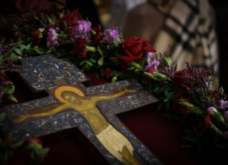 В храме апостола и евангелиста Иоанна Богослова прошли богослужения Крестопоклонной Недели Великого Поста