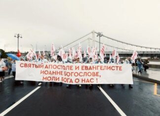 Ректор, преподаватели и студенты Российского православного университета приняли участие в Общемосковском крестном ходе